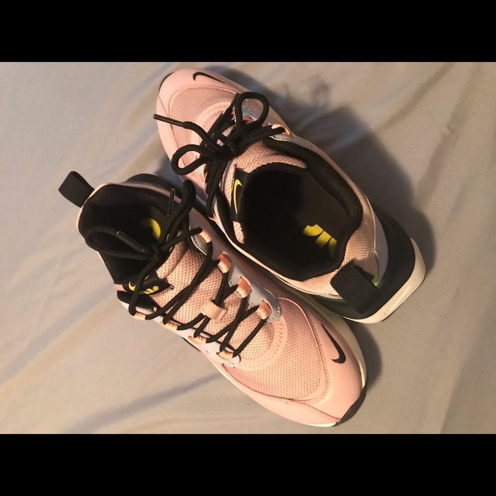 New Nike Air very comfortable but too small for me 😔